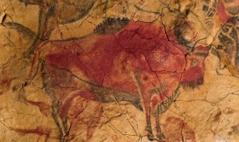 Pintura rupestre de un bisonte, Altamira, España.