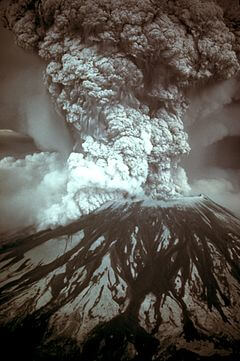 Fotografía de la columna de erupción, 18 de mayo de 1980