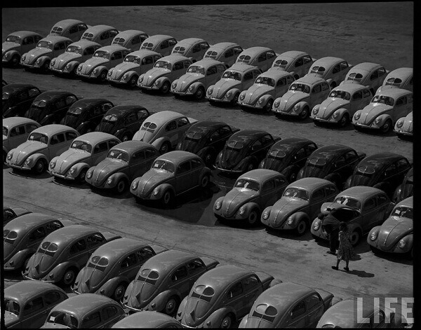 Increíbles fotos de la fábrica de Volkswagen de 1963 para los fanáticos de Volkswagen