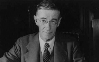 Vannevar Bush? (Ingeniero, inventor, educador y ejecutivo estadounidense)
