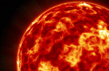 Las ondas de plasma que emanan de la atmósfera superior del Sol se denominan viento solar. Las partículas cargadas eléctricamente en los vientos solares también crean paisajes de auroras que se observan en las regiones polares. (Fuente: pixabay.com)