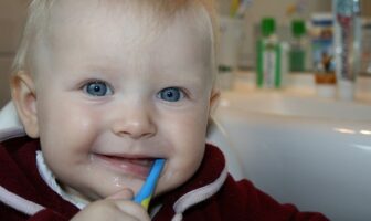 Sonrisas felices desde el inicio, Cuidado dental en bebés y cómo enfrentar los desafíos tempranos